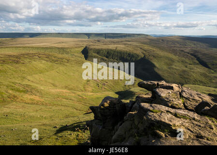 Regal Steinen auf Bleaklow, einer Fläche von Moorlandschaft in der Nähe von Glossop in Dark Peak, Derbyshire, England. Stockfoto