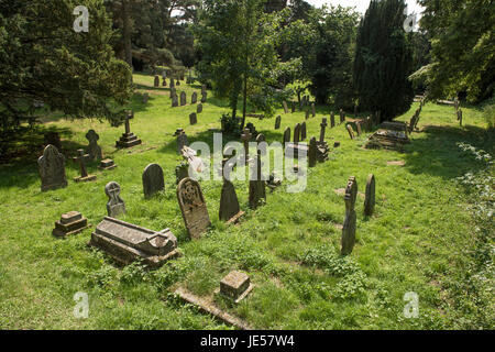 Friedhof Halesworth, Suffolk, England, UK. 21. Juni 2017 den frühen viktorianischen Teil Halesworth Stadtfriedhof, Suffol. Stockfoto