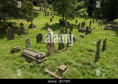 Friedhof Halesworth, Suffolk, England, UK. 21. Juni 2017 den frühen viktorianischen Teil Halesworth Stadtfriedhof, Suffol. Stockfoto