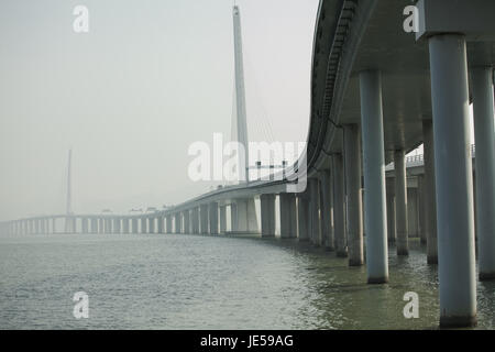 Shenzhen Bucht Brücke, Hong Kong SAR mit dem chinesischen Festland, Stadt Shenzhen, Provinz Guangdong, Volksrepublik China; Stockfoto