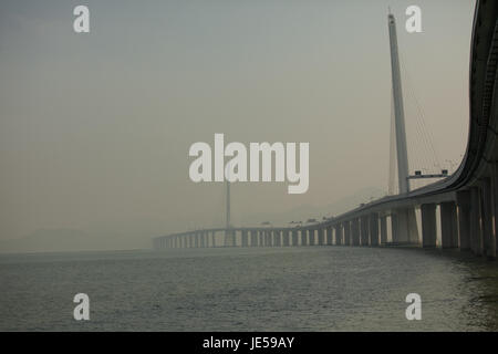 Shenzhen Bucht Brücke, Hong Kong SAR mit dem chinesischen Festland, Stadt Shenzhen, Provinz Guangdong, Volksrepublik China; Stockfoto