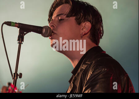 Thornhill, Scotland, UK - 26. August 2016: Johnny Madden von Glasgow Band Strange Baby die live auf elektrische Felder Stockfoto