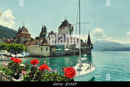 Burg auf dem Thunersee in der Schweiz Stockfoto