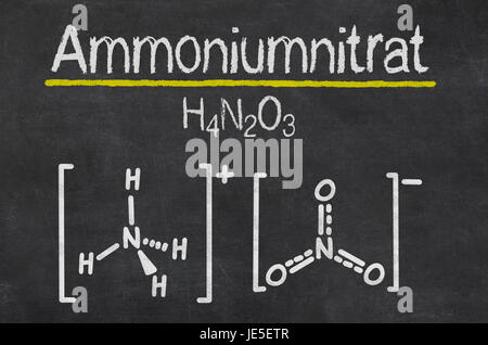 Schiefertafel Mit der Chemischen Formel von Ammoniumnitrat Stockfoto