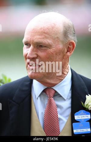 Trainer John Gosden während des dritten Tages von Royal Ascot auf der Ascot Racecourse. DRÜCKEN SIE VERBANDSFOTO. Bilddatum: Donnerstag, 22. Juni 2017. Siehe PA Story RACING Ascot. Das Foto sollte lauten: John Walton/PA Wire. Stockfoto