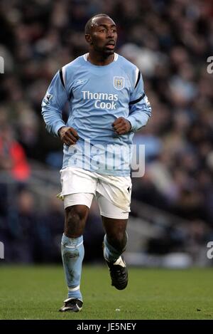 DARIUS VASSELL MANCHESTER CITY FC CITY OF MANCHESTER STADIUM MANCHESTER 26. November 2005 Stockfoto