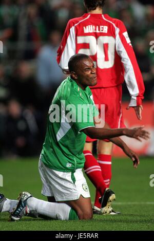 CLINTON MORRISON REP von Irland & BIRMINGHAM CI LANSDOWNE ROAD DUBLIN 12. Oktober 2005 Stockfoto