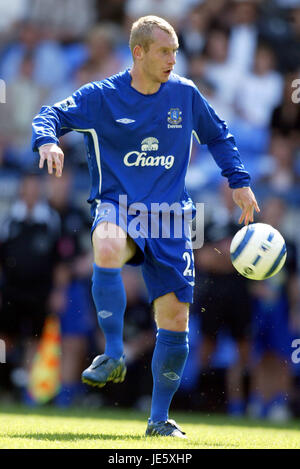 TONY HIBBERT EVERTON FC REEBOK STADIUM BOLTON ENGLAND 21. August 2005 Stockfoto