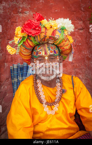 Ein Hindu Sadu heiliger Mann oder Sadhu auf den Straßen von Patan in Nepal, Nepal, Kathmandu Vally Stockfoto