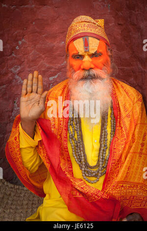 Ein Hindu Sadu heiliger Mann oder Sadhu auf den Straßen von Patan in Nepal, Nepal, Kathmandu Vally Stockfoto