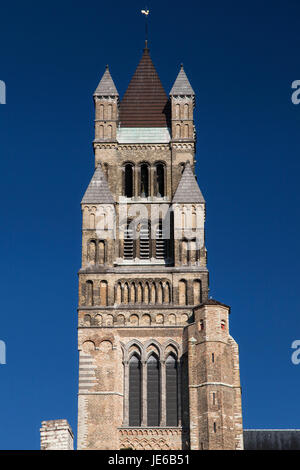 Turm der Kathedrale von St. Salvator in Brügge, Belgien. Stockfoto