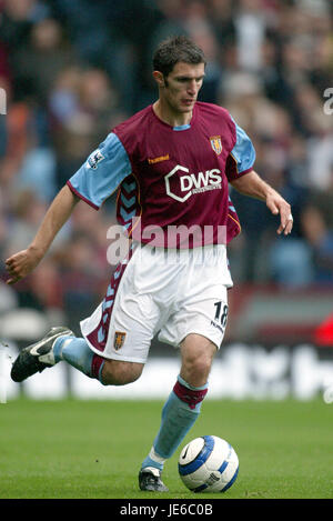 AARON HUGHES ASTON VILLA FC VILLENPARK BIRMINGHAM ENGLAND 13. August 2005 Stockfoto