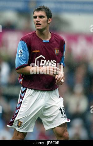 AARON HUGHES ASTON VILLA FC VILLENPARK BIRMINGHAM ENGLAND 13. August 2005 Stockfoto