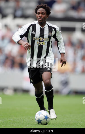 CELESTINE BABAYARO NEWCASTLE UNITED FC ST. JAMES PARK NEWCASTLE 23. Juli 2005 Stockfoto