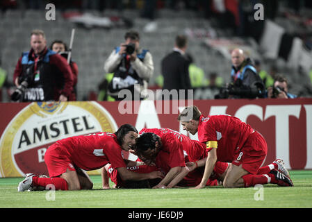 Spieler-Stapel auf ALONSO CHAMPIONS LEAGUE Finale 2005 ISTANBUL Türkei 25 Mai 2005 Stockfoto