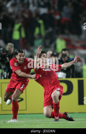 MILAN BAROS & XABIER ALONSO CHAMPIONS LEAGUE-Finale 2005 Istanbul Türkei 25 Mai 2005 Stockfoto