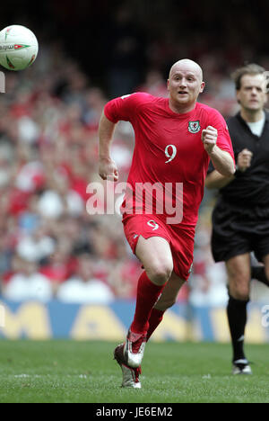 JOHN HARTSON WALES & CELTIC FC MILLENNIUM Stadion CARDIFF WALES 26. März 2005 Stockfoto