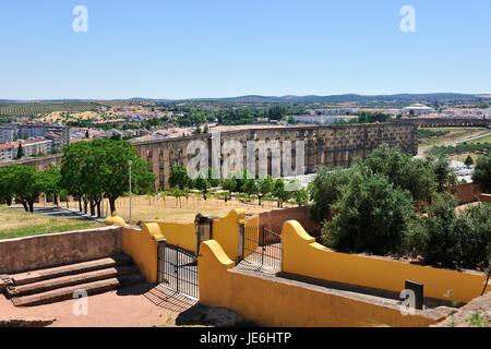 Amoreira Aquädukt aus dem 16. Jahrhundert, ein UNESCO-Weltkulturerbe. Elvas, Portugal Stockfoto