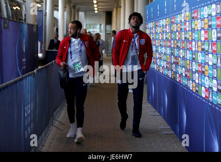 Englands Nathan Redmond (links) und Nathaniel Chalobah vor der UEFA-U21-Europameisterschaft, Gruppe ein Match in der Kolporter Arena Kielce. Stockfoto