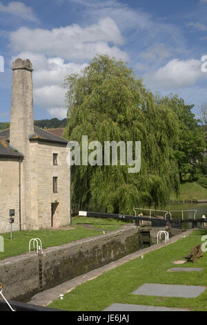 Fingerhut Mühle und eine Bad-Sperre auf dem Kennet & Avon Kanal Stockfoto