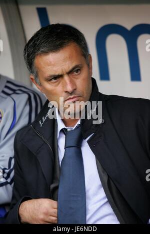 JOSE MOURINHO CHELSEA MANAGER BRAMALL LANE SHEFFIELD ENGLAND 28. Oktober 2006 Stockfoto