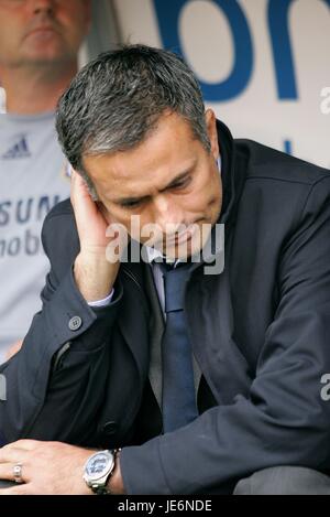 JOSE MOURINHO CHELSEA MANAGER BRAMALL LANE SHEFFIELD ENGLAND 28. Oktober 2006 Stockfoto