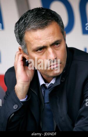 JOSE MOURINHO CHELSEA MANAGER BRAMALL LANE SHEFFIELD ENGLAND 28. Oktober 2006 Stockfoto