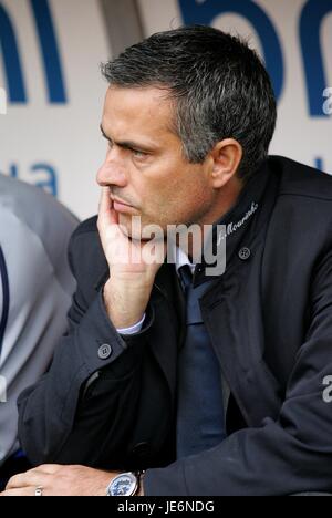 JOSE MOURINHO CHELSEA MANAGER BRAMALL LANE SHEFFIELD ENGLAND 28. Oktober 2006 Stockfoto