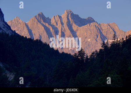 Österreich, Tirol, Karwendelgebirges, schmalen Tal, Kaltwasser Cirque Punkt, Stockfoto