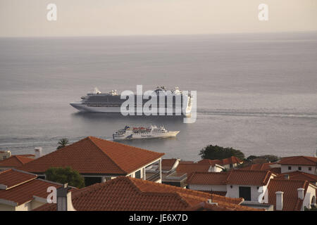 Portugal, Madeira, Funchal, Stadtübersicht, Dächer, Abendlicht, Stockfoto