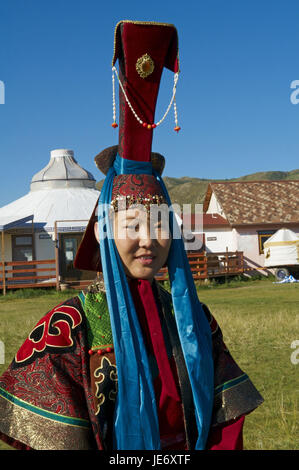 Mongolei, Zentralasien, Ovorkhangai Provinz, Orkhon Tal, Frau in traditioneller Kleidung, Stockfoto