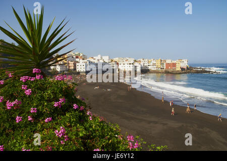 Spanien, Kanarische Inseln, Teneriffa, Puerto la Cruz, schwarzen Sandstrand, Stockfoto