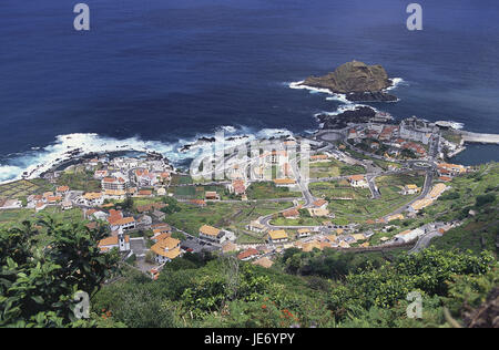 Portugal, Insel Madeira, Porto Moniz, lokale Übersicht, Atlantik, Küste, Galle Küste, Ort, Häuser, Wohnhäuser, Reiseziel, Tourismus, Stockfoto