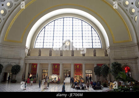 USA, Amerika, Washington, D.C., union Station, Tourist in Bahnhofshalle, Stockfoto