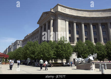 USA, Amerika, Washington, D.C., Down Town, Federal Triangle, Touristen in der Nähe der alten Post, Stockfoto