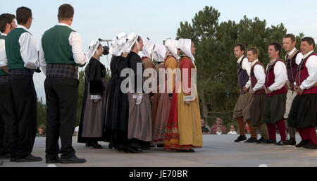 Europa, Frankreich, Bretagne, Finistere, Cap Sizun, Kastel Koz, Folklore-Festival, Tanzgruppe, Stockfoto