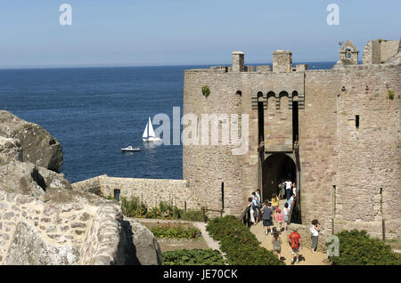 Europa, Frankreich, Bretagne, Cote D' Emeraude, Cap Frehel, Touristen in die Festung la Schlossbar Stockfoto