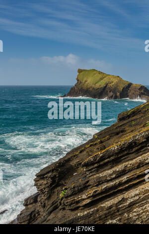 An der felsigen Küste in Sao Rogue auf Sao Miguel Island. Die Insel Sao Miguel ist Teil der Azoren Archipel, Portugal Stockfoto