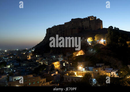 Indien, Rajasthan, Jodhpur, Mehrangarh Fort in der Nacht, Stockfoto