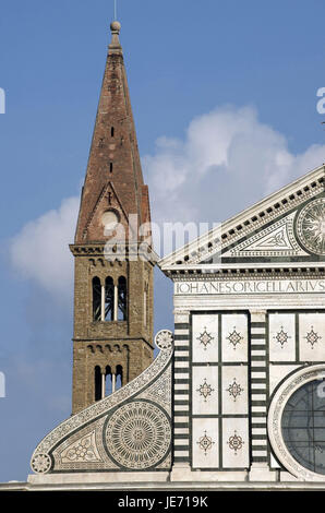 Italien, Toskana, Florenz, Kirche Santa Maria Novella, Fassade, Kirchturm im Hintergrund, Stockfoto