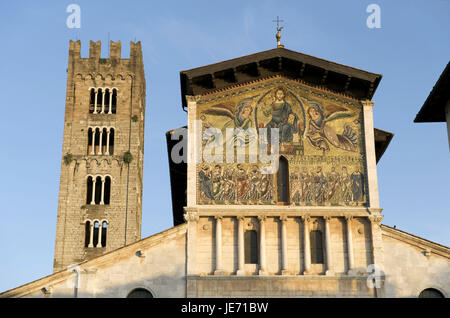 Italien, Toskana, Lucca, Kirche San Frediano, Mosaik auf der Titelseite der Fassade, Stockfoto