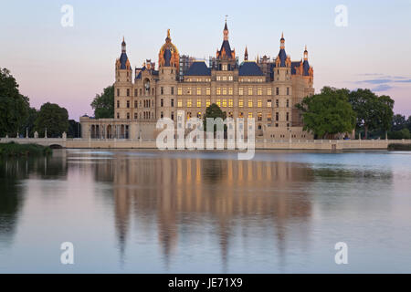 Deutschland, Norddeutschland, Mecklenburg-Vorpommern, Mecklenburg, Mecklenburg Tiefland Ebene voll von Seen, Schwerin, Landeshauptstadt, Altstadt, Schweriner Schloss, Schleuseninsel, Schlossteich Stockfoto