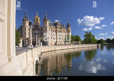 Deutschland, Norddeutschland, Mecklenburg-Vorpommern, Mecklenburg, Mecklenburg Tiefland Ebene voll von Seen, Schwerin, Landeshauptstadt, Altstadt, Schweriner Schloss, Schleuseninsel, Schlossteich Stockfoto