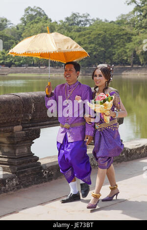 Siem Reap, Kambodscha, Angkor Wat, paar in traditionelle Hochzeitskleidung, Stockfoto