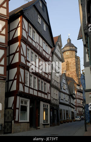 Deutschland, Hessen, Berg Hom, Lane, Fachwerkhäuser, Kirchturm, Detail, Stadt, Homberg Efze, Häuser, Wohnhäuser, Fachwerk-Architektur, Kirche, Hallenkirche, Marien Kirche, im Jahre 1340, Ort von Interesse, Reiseziel, Tourismus, Stockfoto