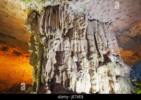 Vietnam, Halong Bay, Sung Sot Grube, Stockfoto