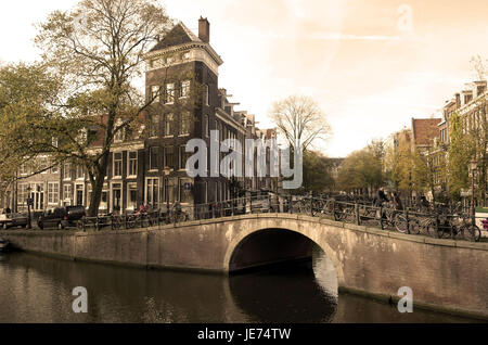 Holland, die Niederlande, Amsterdam, mit dem Fahrrad zu überbrücken, Stockfoto