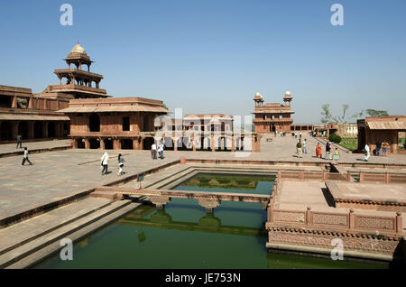 Indien, Uttar Pradesh, Fatehpur Sikri, Schlossanlage und Person, Stockfoto