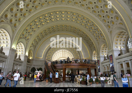 USA, Amerika, Washington, D.C., union Station, Tourist in Bahnhofshalle, Stockfoto