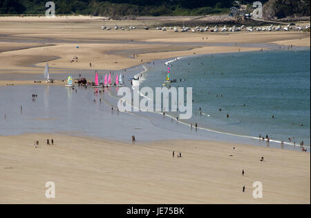 Europa, Frankreich, Bretagne, Cote D' Emeraude, Cap Frehel, Strandleben auf dem Strand von Sables-d ' or-Les-Pin, Stockfoto